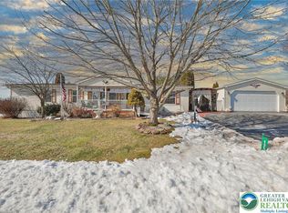 1233 Valley Forge Dr, Walnutport, PA 18088