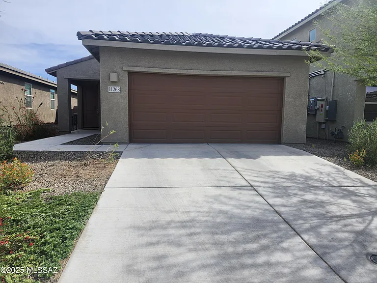 11268 S Weismann Dr — Photo 1