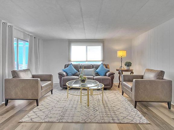 4th image of 73450 Colonial Dr