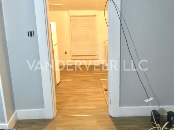 225 Vanderveer St #3