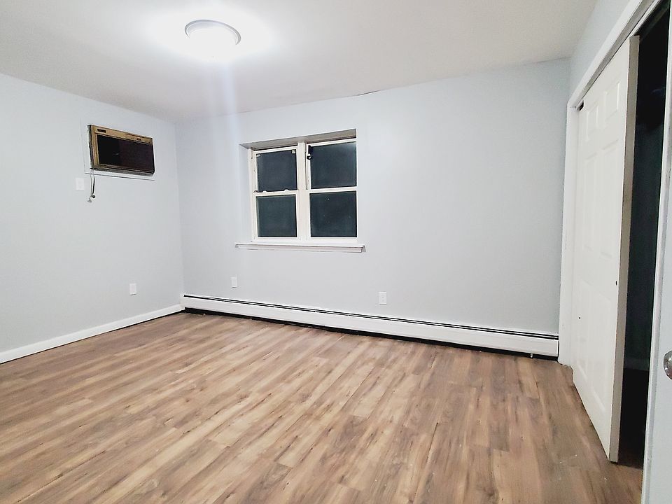 2nd image of 180 Princeton Ave APT 2R