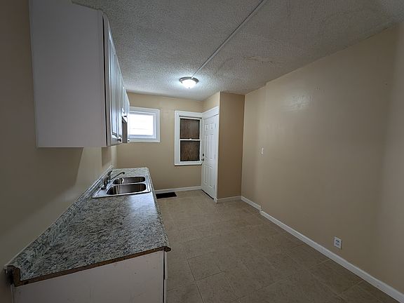 5th image of 1842 Pierce Ave #1