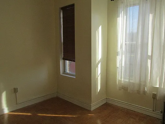 Rented by Windsor Homes Realty Corp | media 6