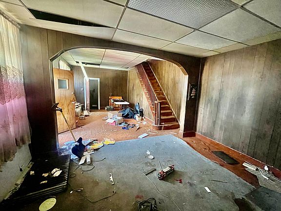 2nd image of 901 S 5th St