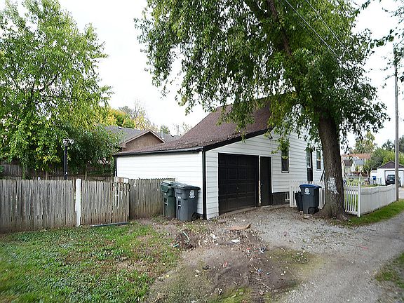 4th image of 2306 6th Ave
