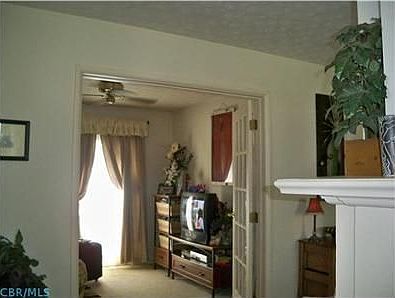 4th image of 854 Lake Shore Dr W