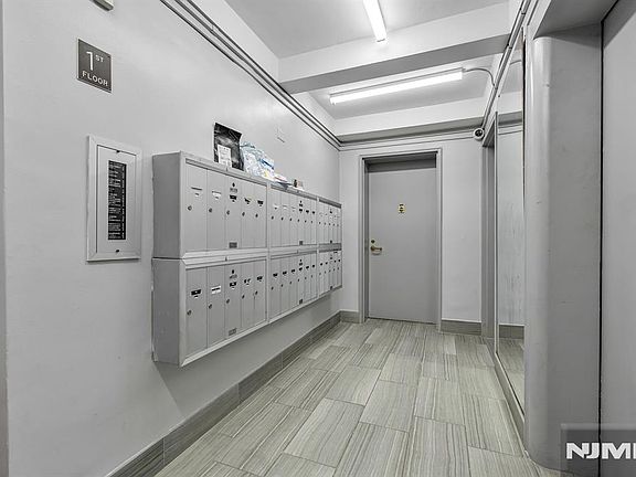5th image of 2205 N Central #3F