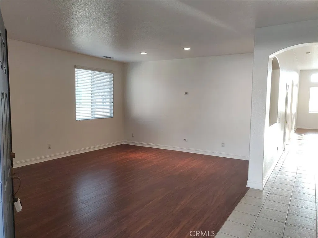 4 bed, 2433 sqft, $3,800 — Photo 3