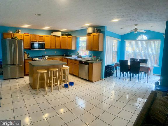 4th image of 232 Timber Ln
