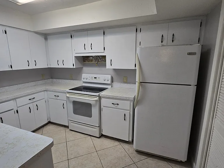 3413 Sherwood Dr #B — Photo 3