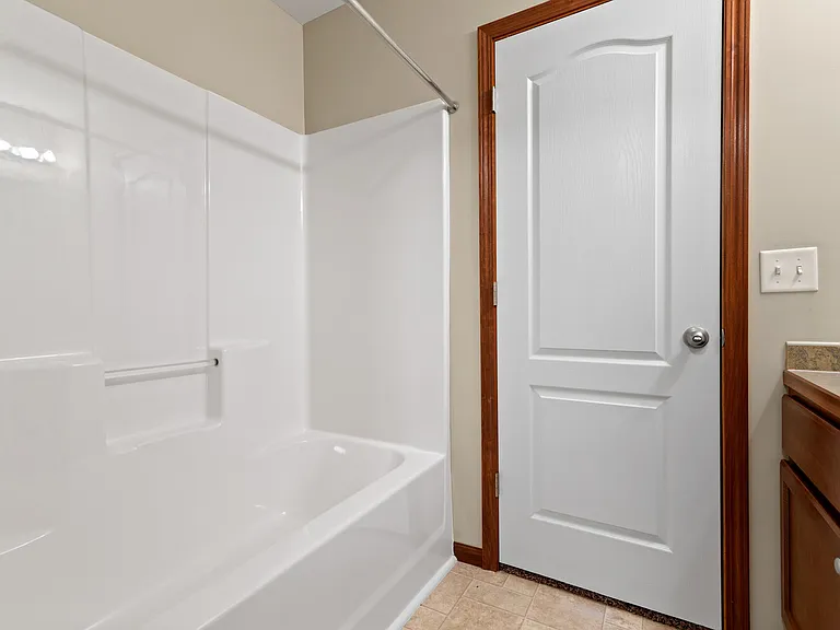 Perry Creek Townhomes - Midland, MI — Photo 18