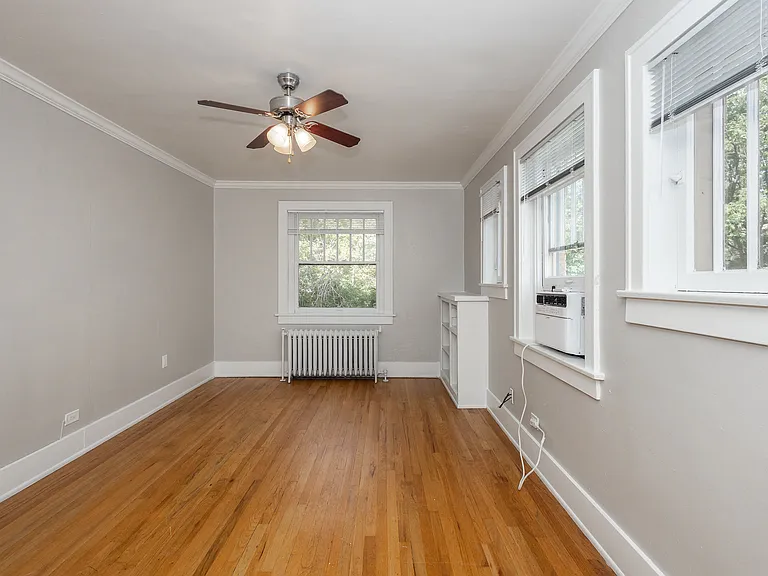 1035 N Pearl St — Photo 22