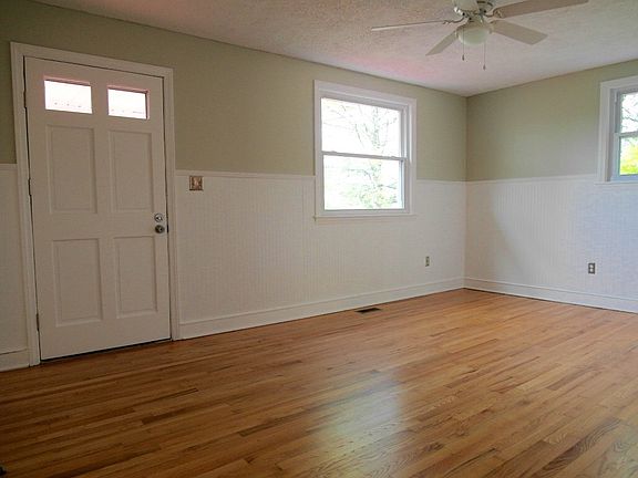 5th image of 260 Rosehill Dr