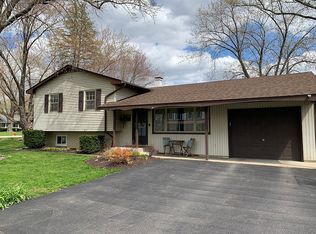 9990 North Ln, Richmond, IL 60071