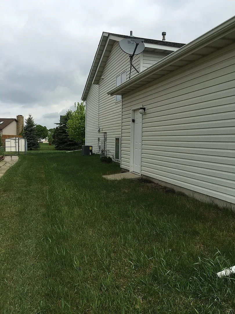 3 bedroom 2 bathroom Twinhome for rent! — Photo 2