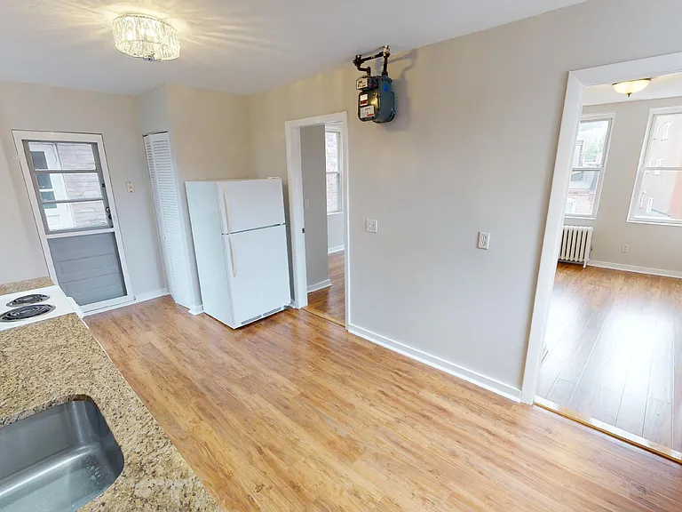 224 Hanover St #15 — Photo 10