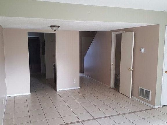 2nd image of 901 Olmstead Dr APT 10
