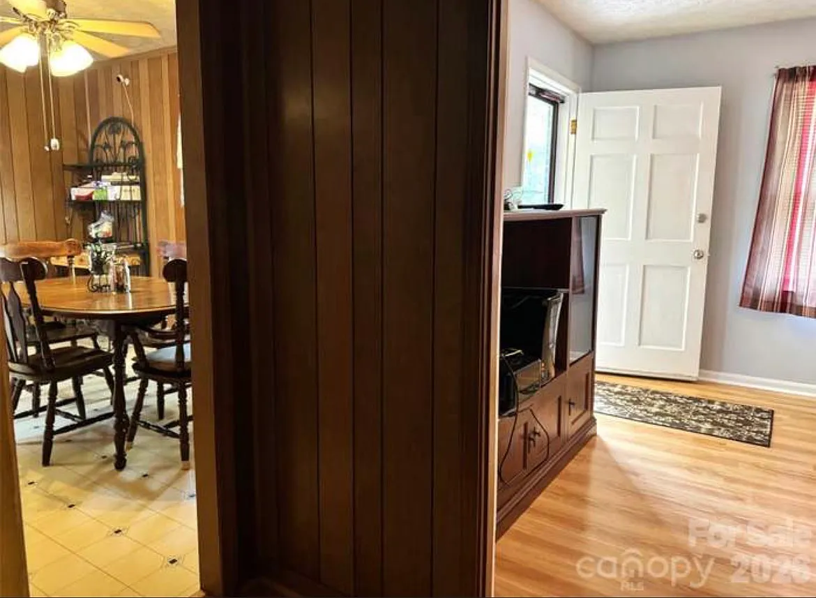 3 bed, 1.5 bath, 2175 sqft, $1,634 — Photo 4