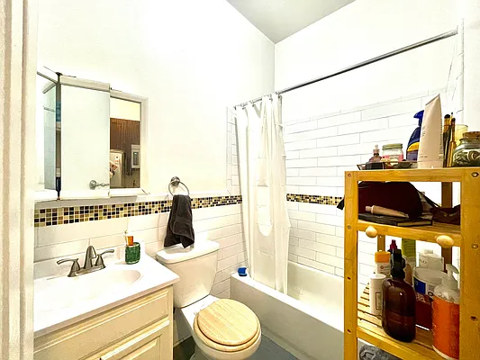 Rented by Pear NYC LLC | media 24