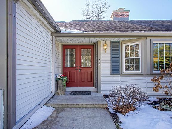 3rd image of 601 Old Farm Rd