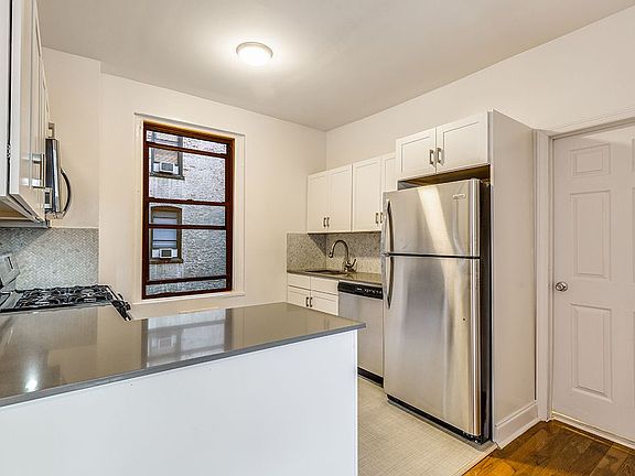 3rd image of 3064 34th St APT 1F