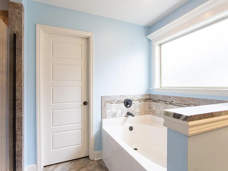 3930 Glen Laurel Dr S — Photo 26