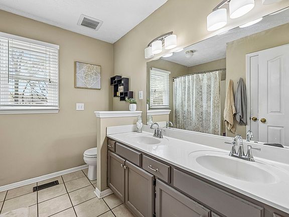 3rd image of 2421 S Bellah Ct