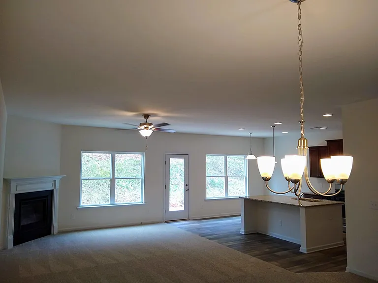 196 Bryon Ln — Photo 6