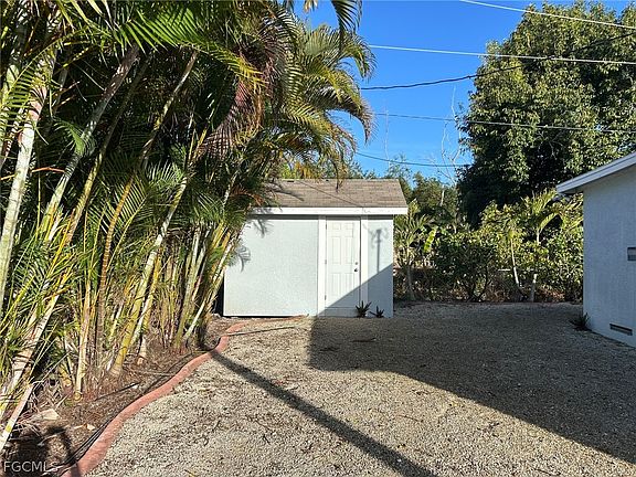 4th image of 7072 Sundiet Blvd
