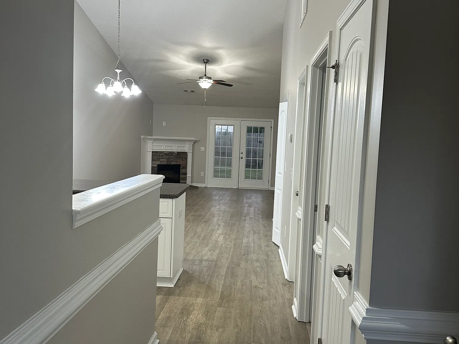 2 bed, 1100 sqft, $1,300 — Photo 2