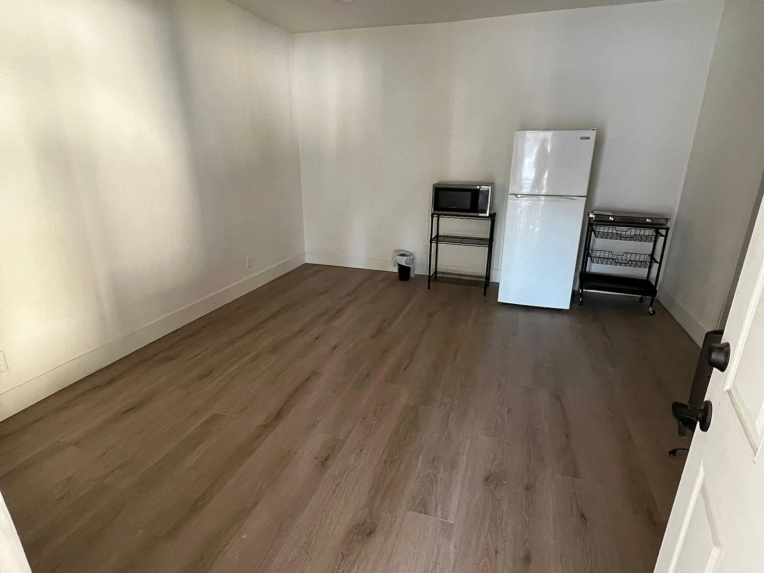 Studio, 350 sqft, $1,250 — Photo 2