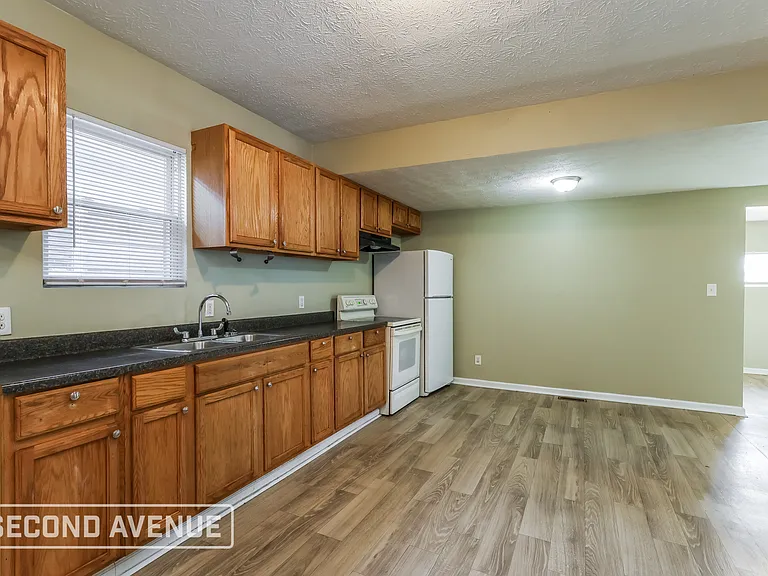 540 Beecher St — Photo 10