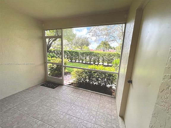 5th image of 39 Simonton Cir #39