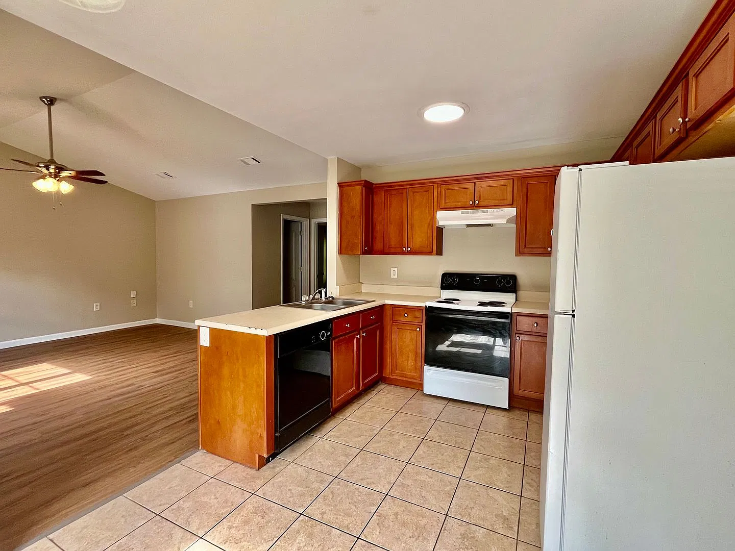 Brookstone Dr #7 — Photo 3