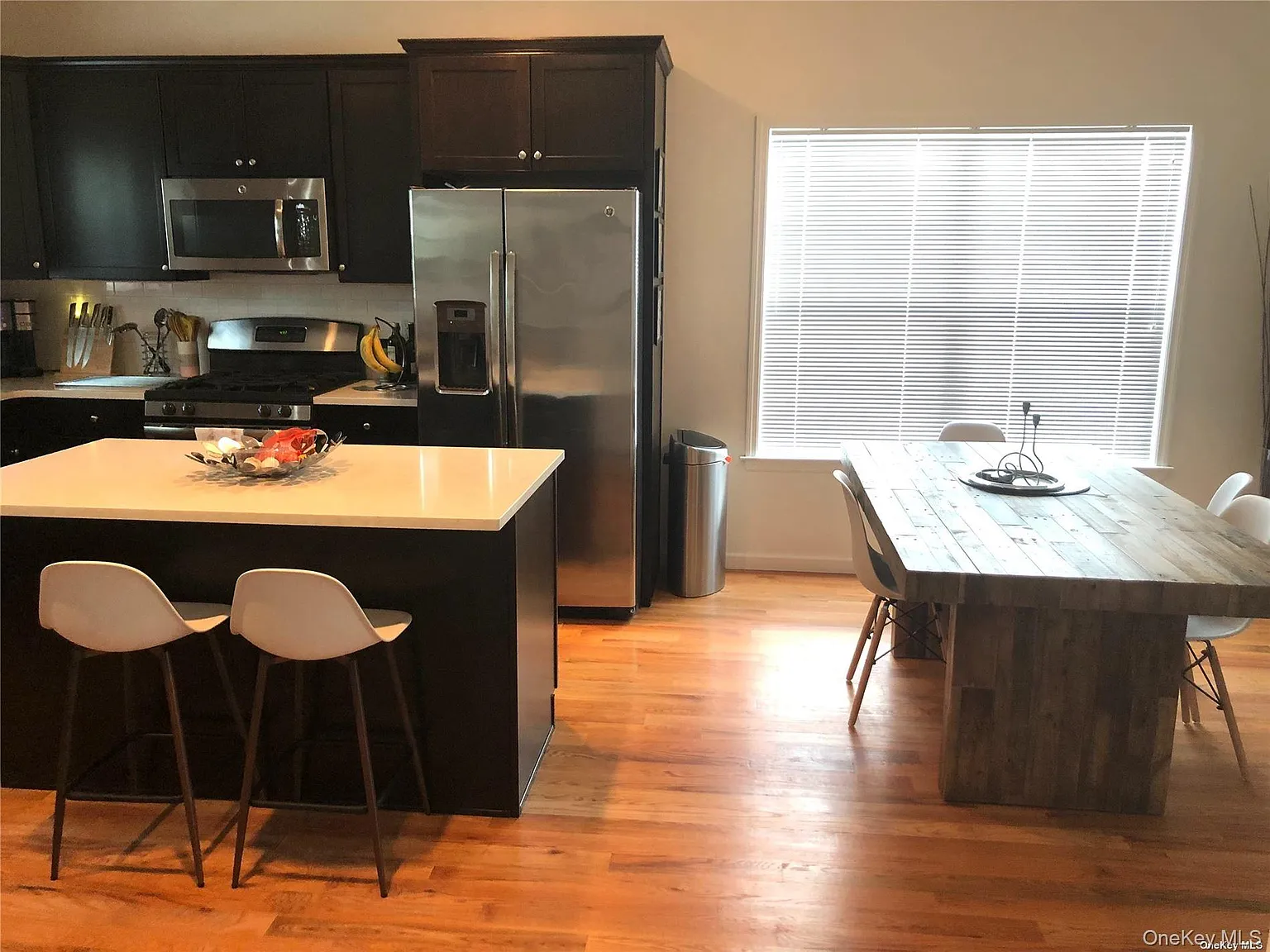 3 bed, 2.5 bath, 1380 sqft, $6,000 — Photo 3