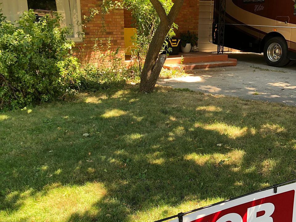 Garage and extra parking