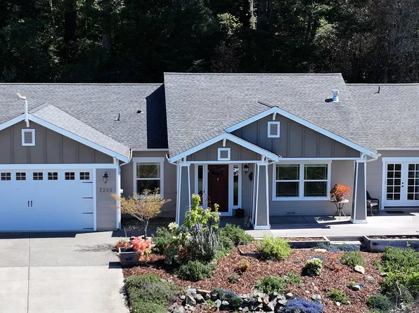 7200 Vista Ridge Dr, Brookings, OR 97415