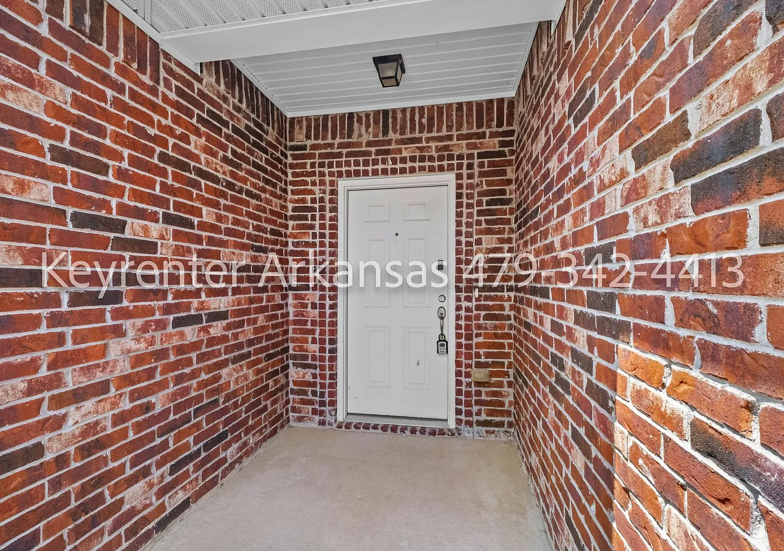 Bright 3 Bedroom Bentonville Home with Fenced Yard & Natural Light — Photo 4