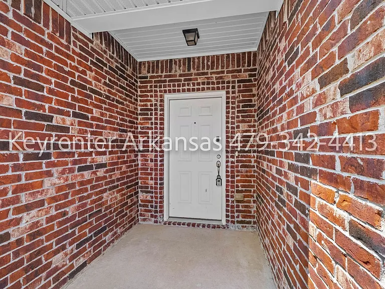 800 SW Summitchase Rd — Photo 4