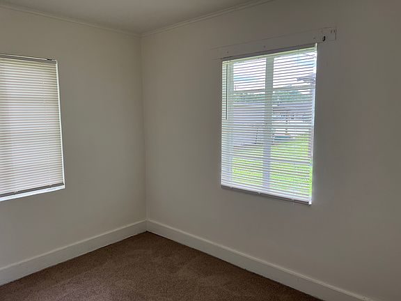 4th image of 10 Earle Ct #10