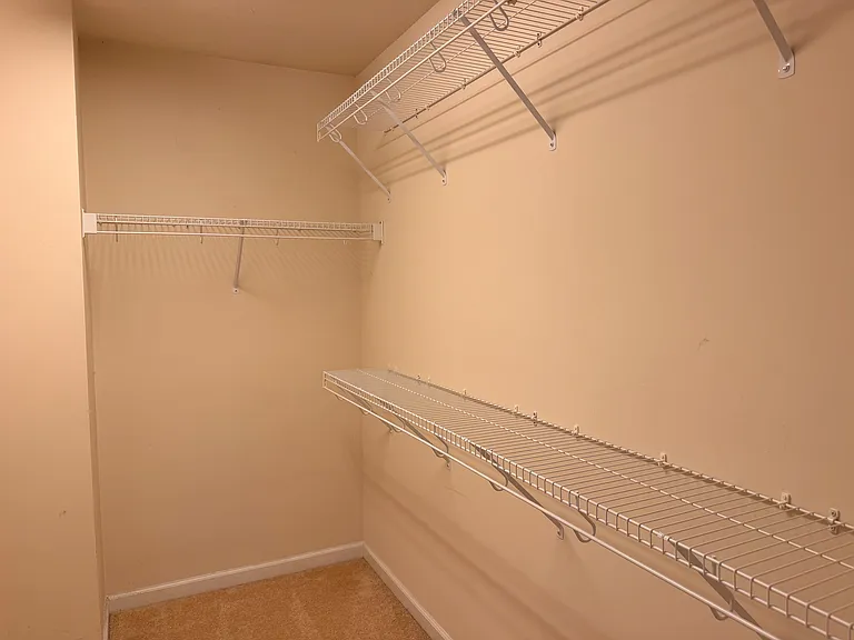 1004 Corwith Dr — Photo 11