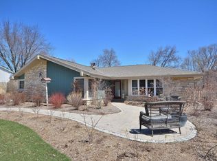 3250 Applegate Ln, Brookfield, WI 53005