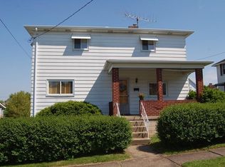 114 S 5th St, Youngwood, PA 15697