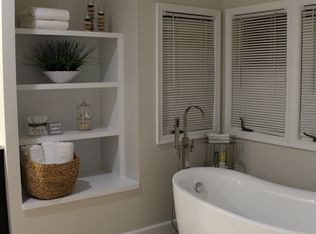 8615 Eagle Glen Ter, Fairfax Station, VA 22039