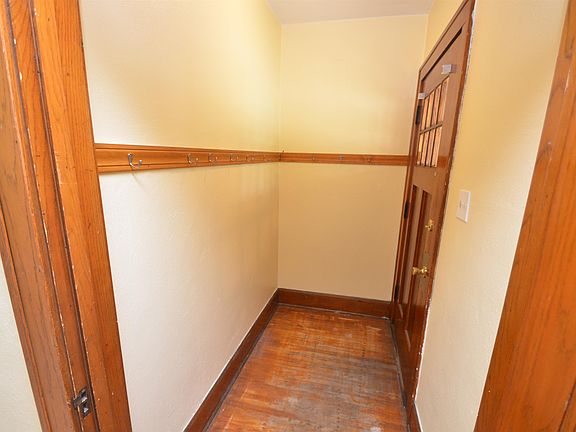 3rd image of 923 17th St