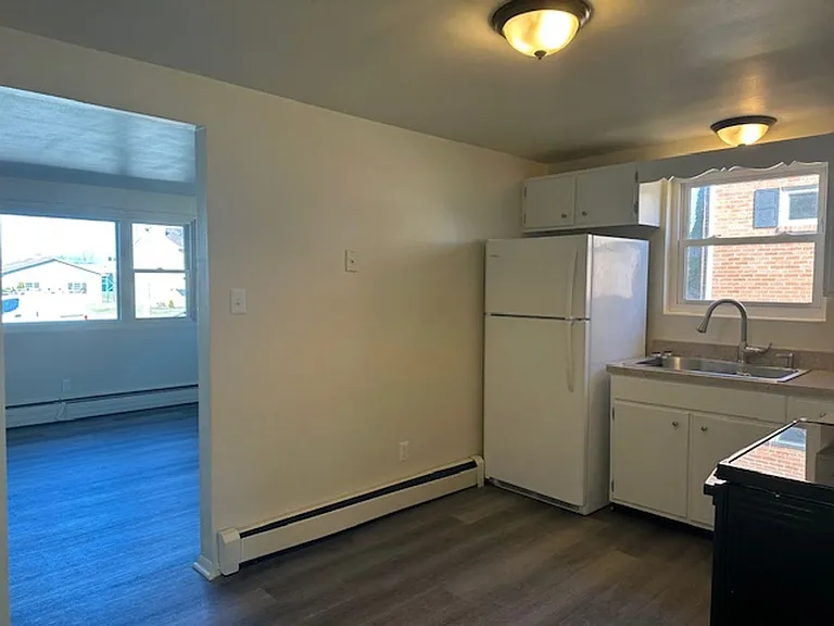 130 Adelia St #5 — Photo 5