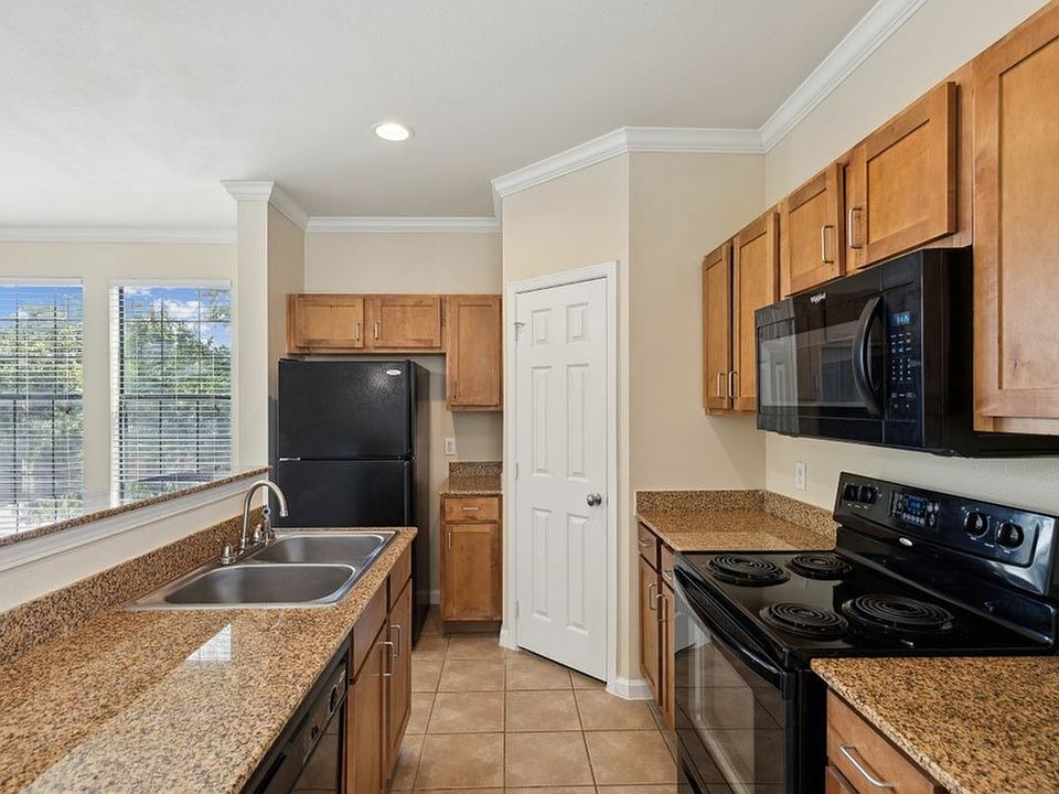 Enclave on Golden Triangle kitchen 1