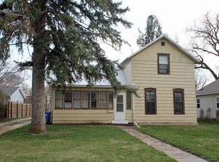 906 E Bremer Ave, Waverly, IA 50677