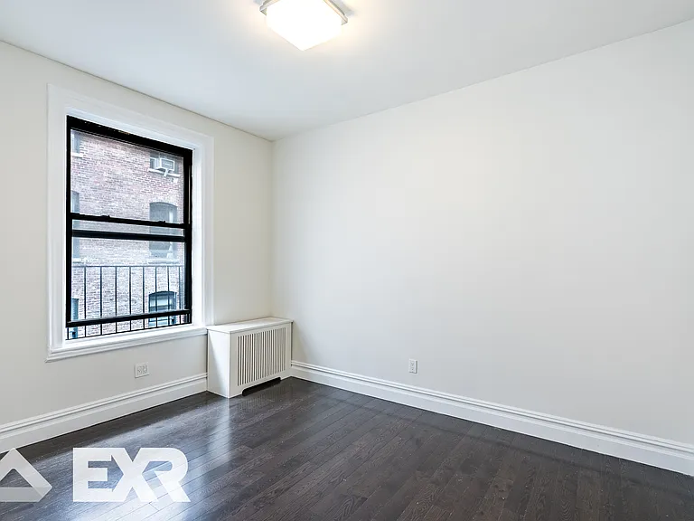 526 W 111th St #5E — Photo 8
