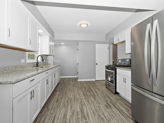 3rd image of 1526 Burry St